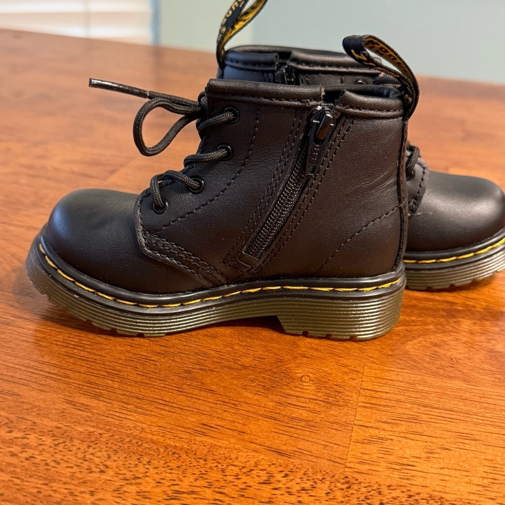 Dr. Martens Infant 1460 Softy T Leather Lace Up Boots Black Kids Lace-Up Boots 6 - Picture 3 of 12
